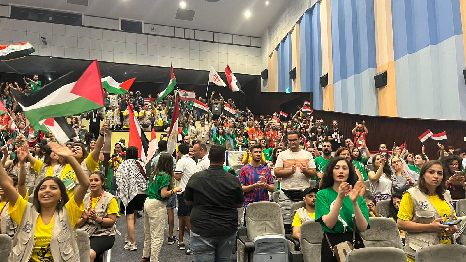 شباب وشابات مشاركون في الأيام العالمية للشبيبة لشبونة 2023