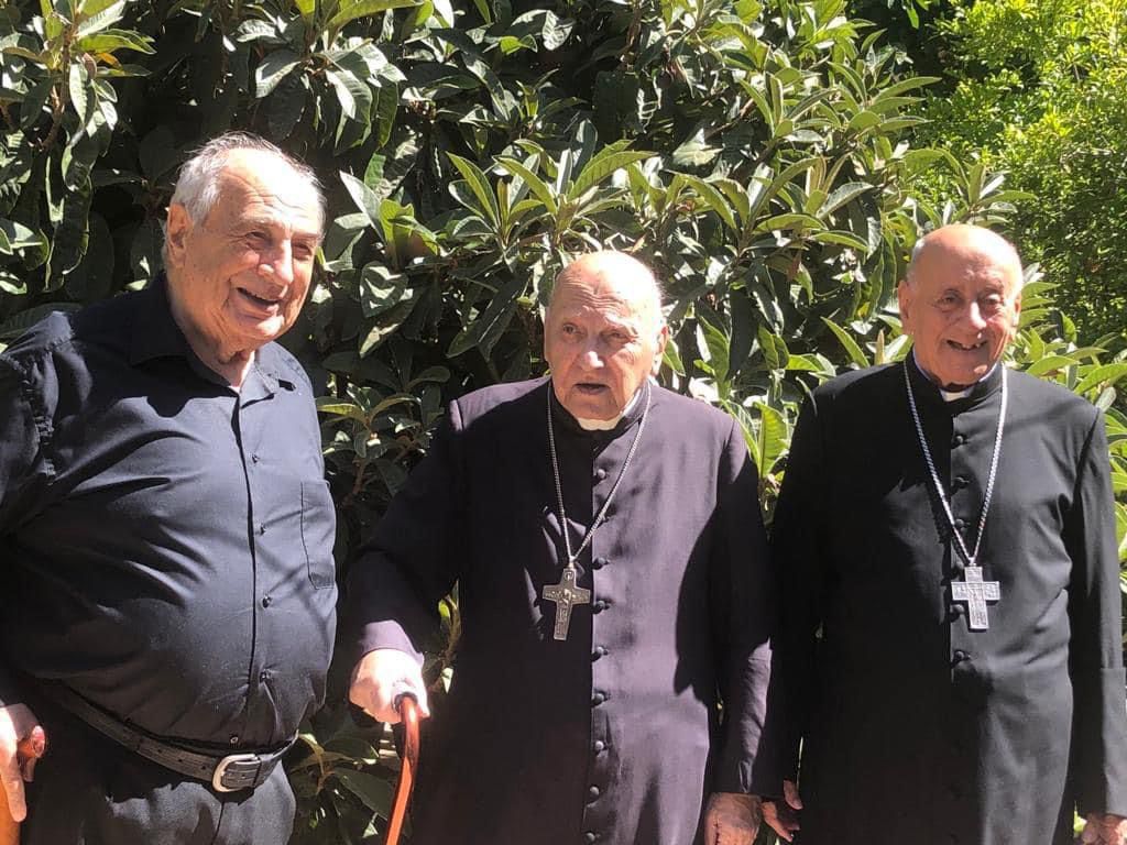 المطران والبطريرك والكاهن