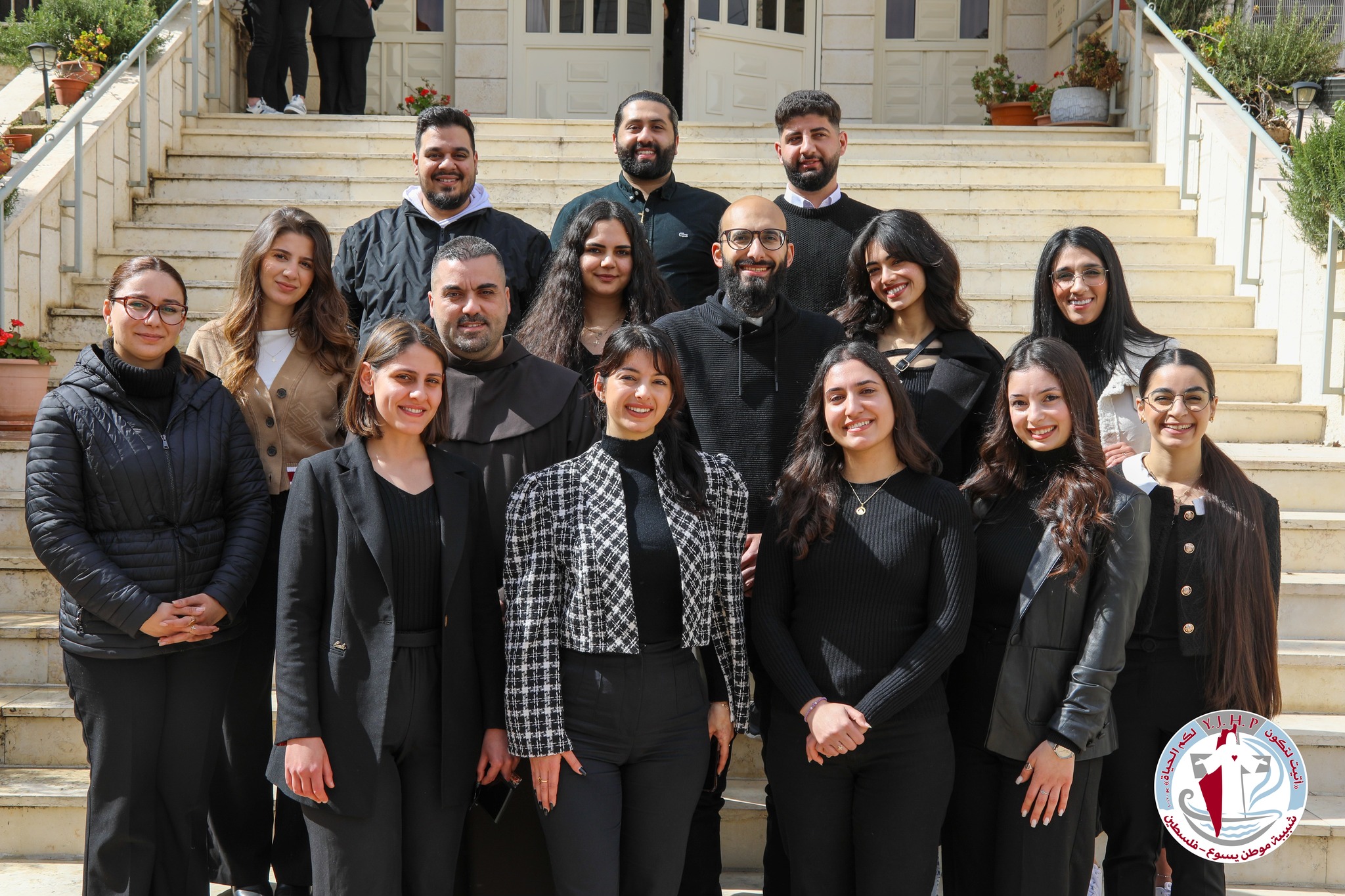 أعضاء الأمانة في فلسطين لعام 2025 مع الأب لويس سلمان المرشد الروحي للشبيبة