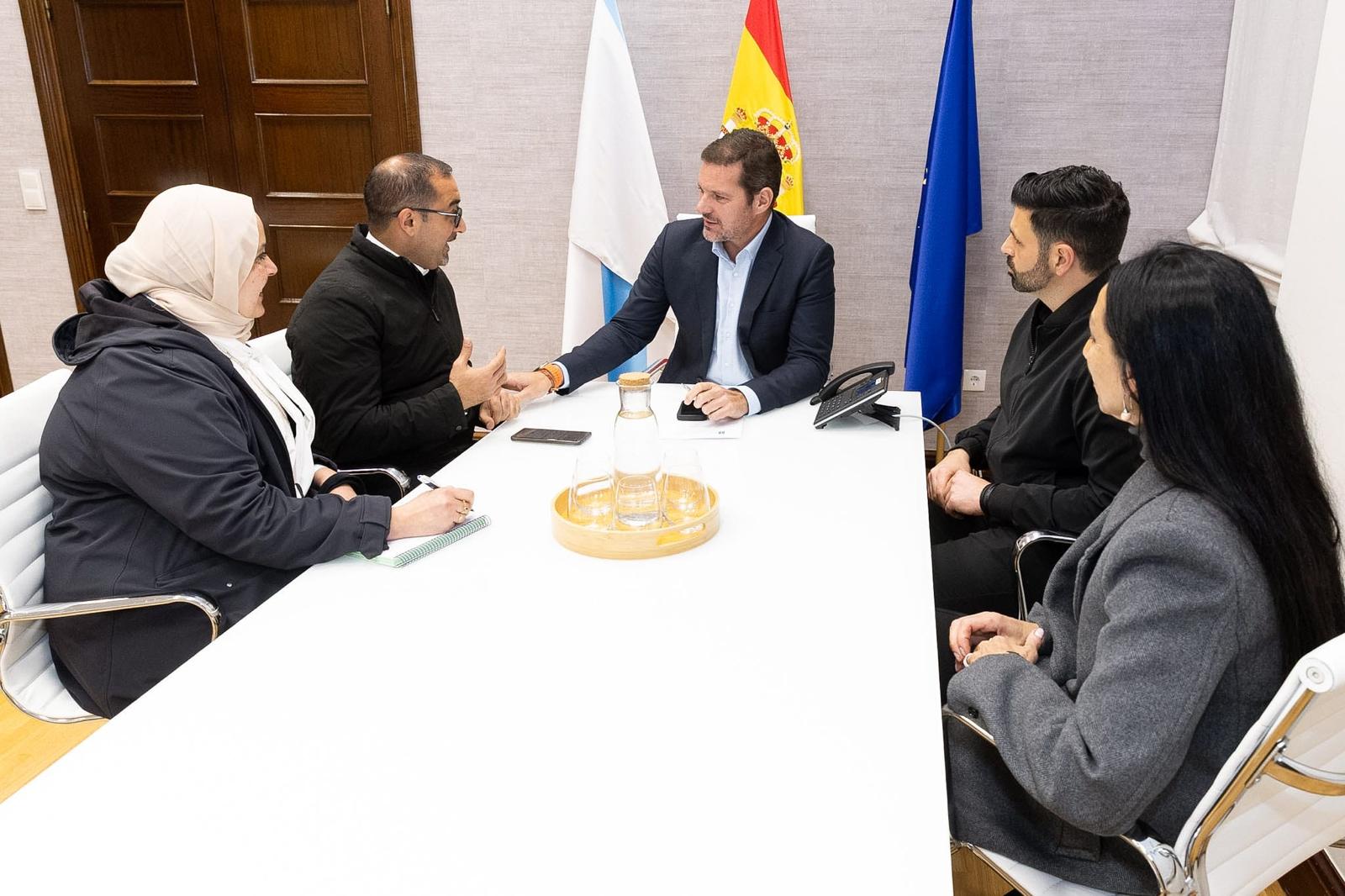 من قلب كاتدرائية سنتياغو دي كومبوستيلا التاريخية: الأب فواضله ينقل صمود مسيحيي فلسطين إلى إسبانيا