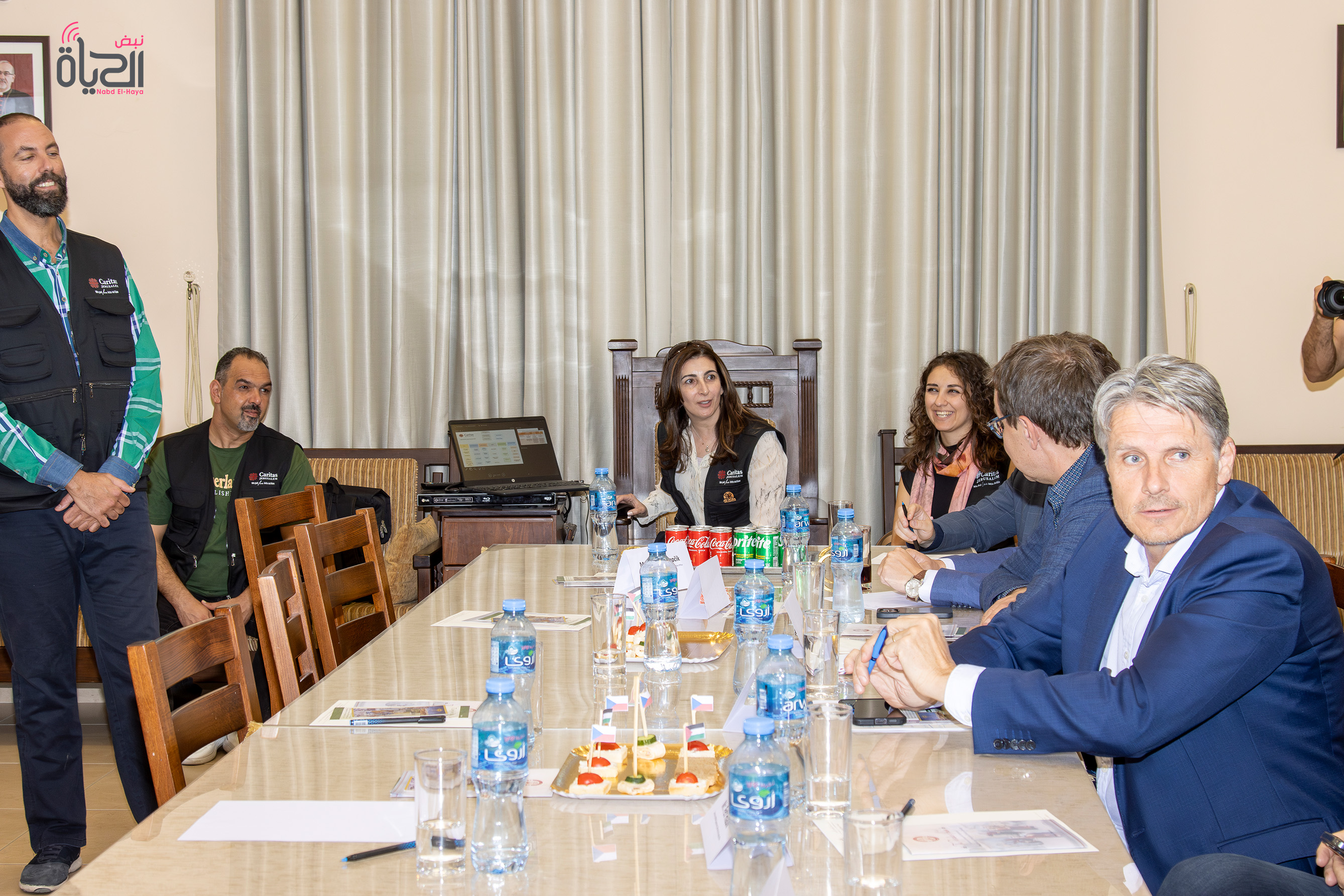 وفد تشيكي رفيع يزور مركز كاريتاس الطبي في الطيبة ويطّلع على برامج كاريتاس القدس