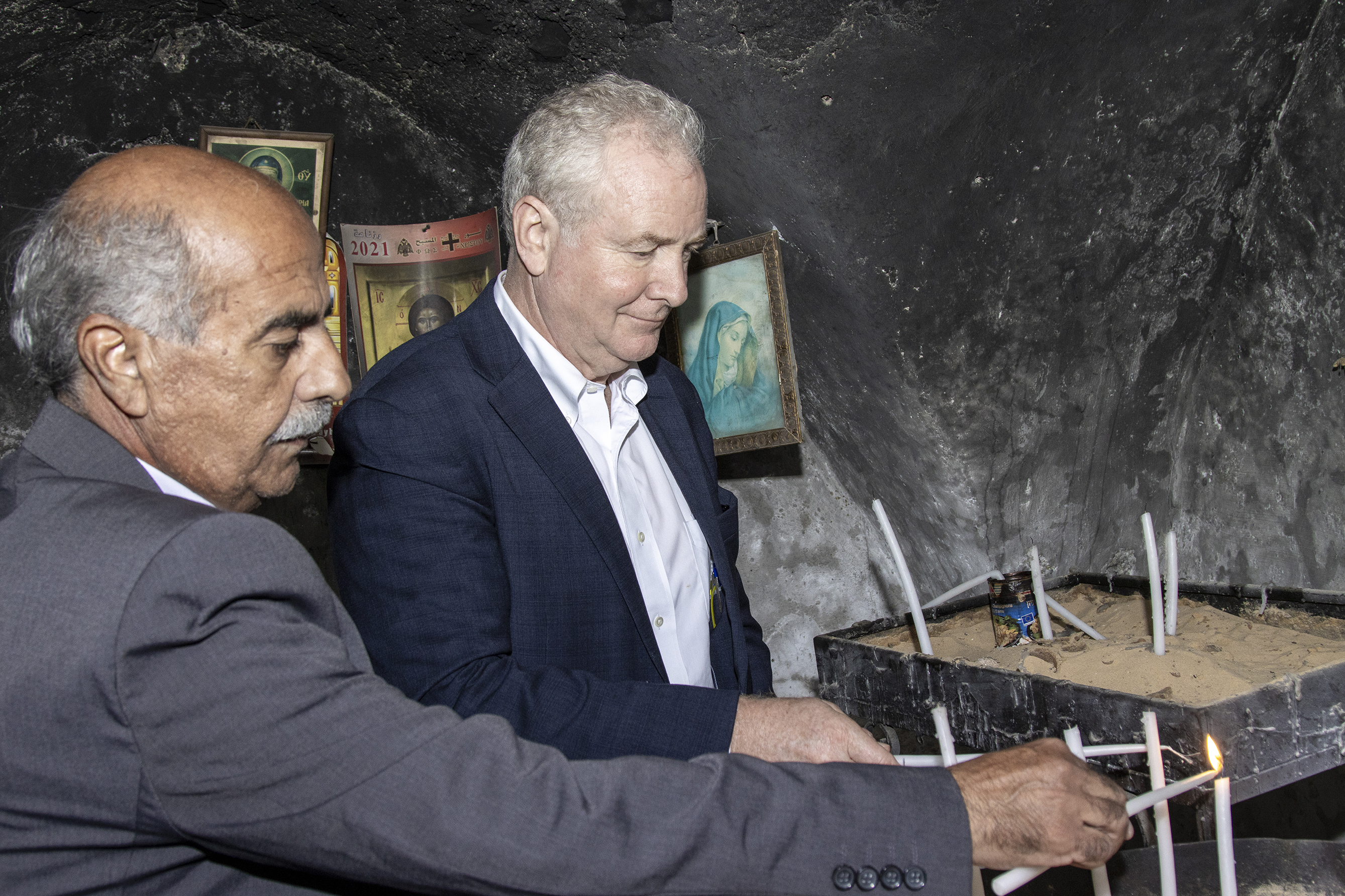 زار السيناتوران الأمريكيان كريس فان هولن وجيف ميركلي الطيبة