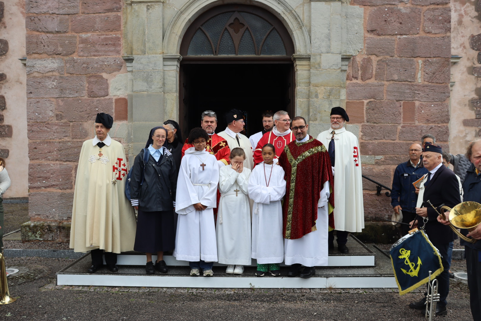 الأب بشار فواضله يوقّع اتفاقيات تعاون بين الطيبة ورعيتين فرنسيتين 