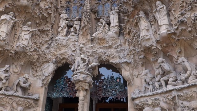 كنيسة العائلة المقدسة في برشلونة 