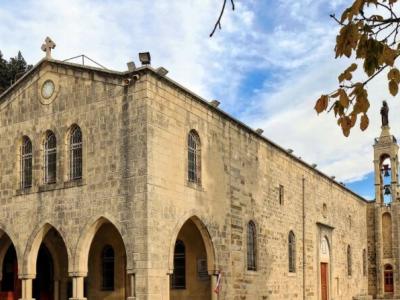 كنيسة سيّدة التلّة في لبنان... حارسة الزمن والوجدان