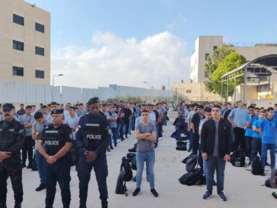 طلاب غزة محرومون من التعليم- افتتاح العام الدراسي بالضفة