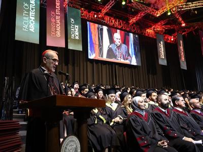 بطريرك القدس في تخريج الجامعة الامريكية /مادبا