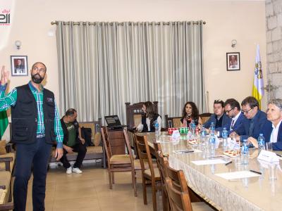 وفد تشيكي رفيع يزور مركز كاريتاس الطبي في الطيبة ويطّلع على برامج كاريتاس القدس