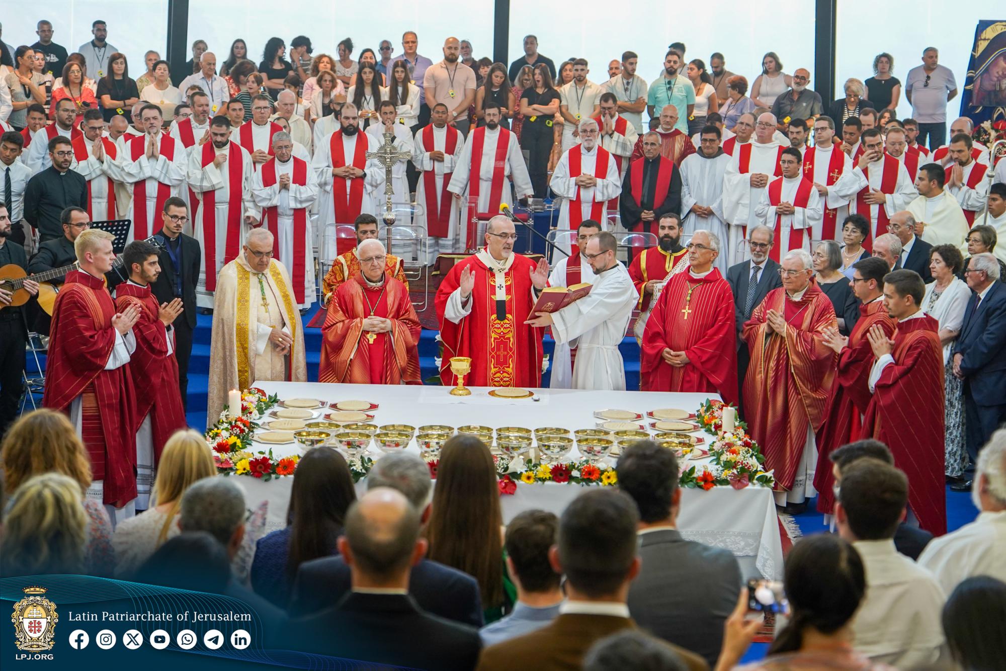 أربعة كهنة جدد من معهد أم الفادي