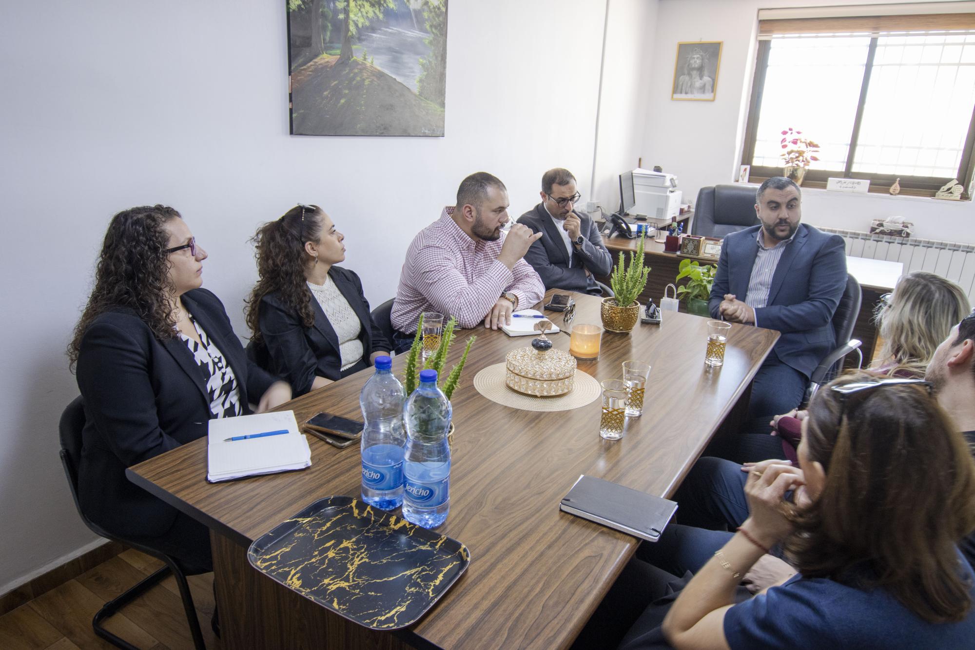 وفد القنصلية الأمريكية يزور الطيبة