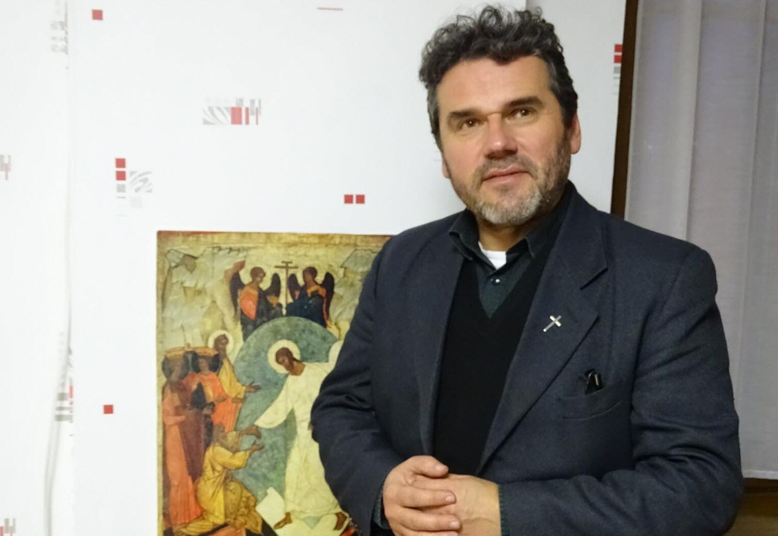 الأب بيوتر وِلك (Piotr Wilk)، كاهن رعية سانت إيميه وفانييه (Saint-Amé et Vagney)