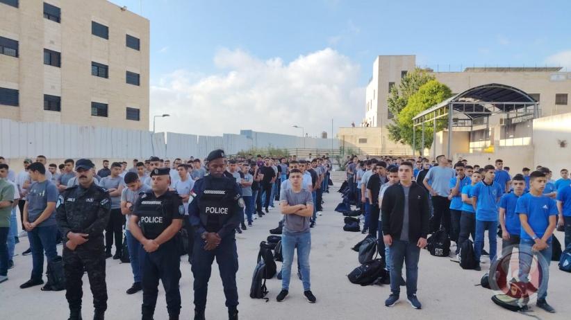 طلاب غزة محرومون من التعليم- افتتاح العام الدراسي بالضفة