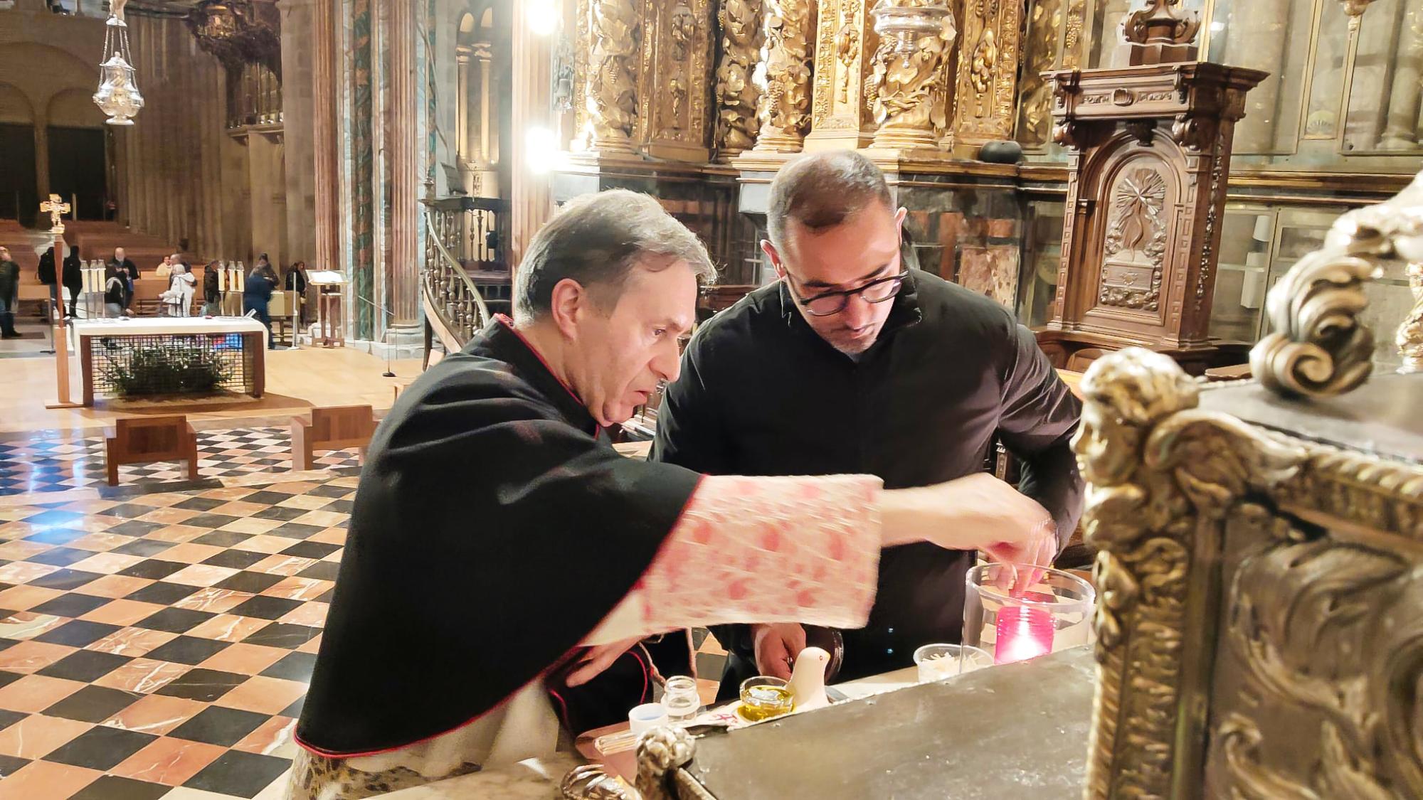 من قلب كاتدرائية سنتياغو دي كومبوستيلا التاريخية: الأب فواضله ينقل صمود مسيحيي فلسطين إلى إسبانيا